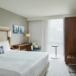 Zimmer mit Kingsize-Bett